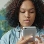Gagner de l'argent avec son smartphone : méthodes fiables et erreurs à éviter